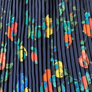 Floral pleated knee length skirt